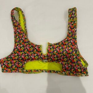 Frankie’s Bikinis floral cutout bikini top size M